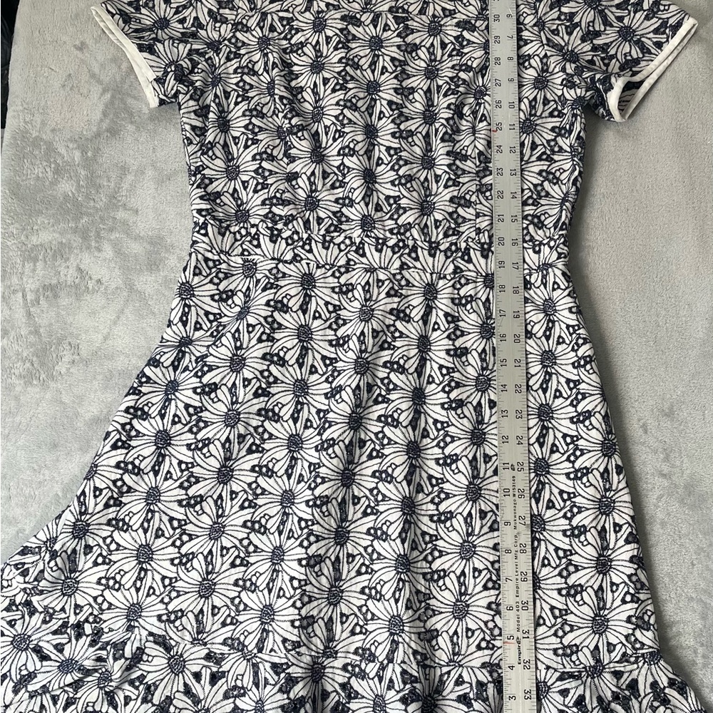 Michael Kors Womens Sz 8 Navy and White Midi Embroidered Floral Zip Up Dress. - Picture 6 of 14